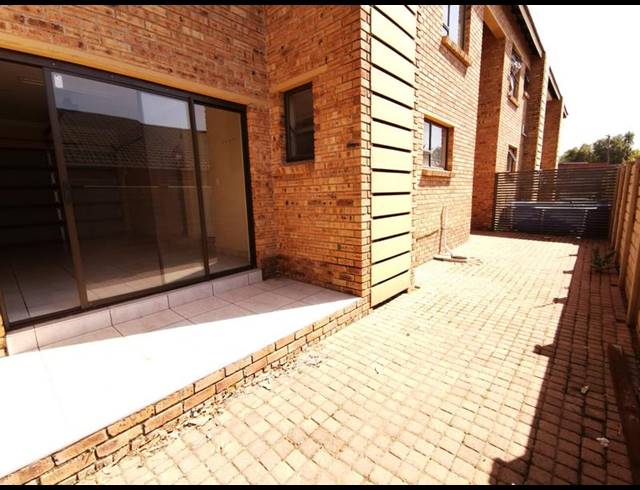 3 BEDROOM PROPERTY TO RENT IN ROTHDENE